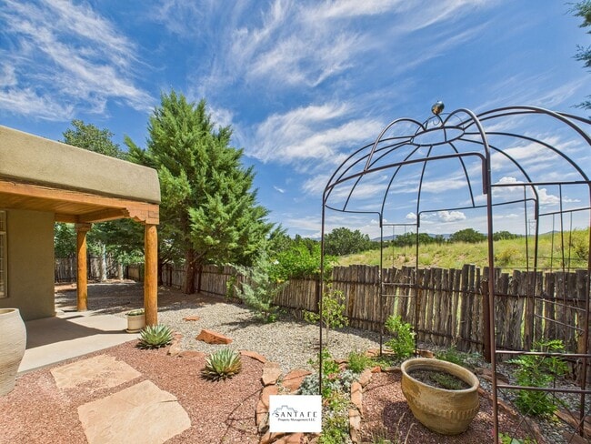 Building Photo - Two Story Home in Desirable Subdivision