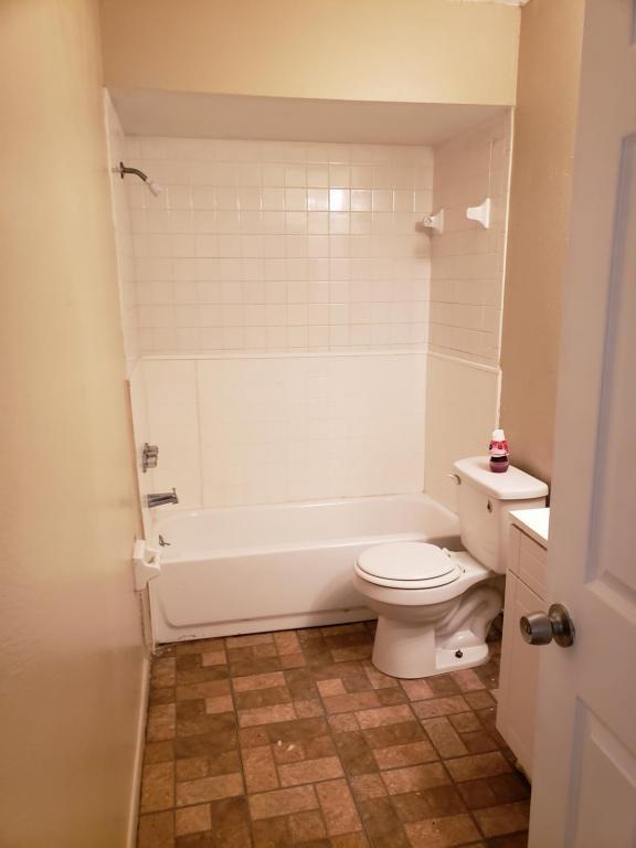 Building Photo - 2504 Chestnut Woods