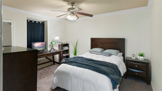 Building Photo - 1 Bedroom condo located in the Garden Dist...