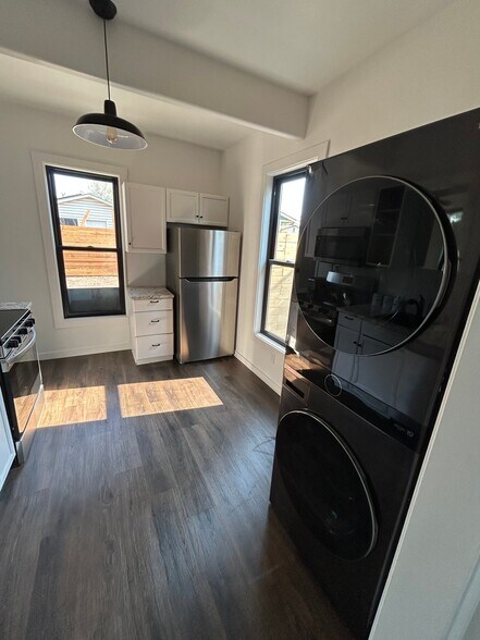 Building Photo - 204 Chipeta Ave