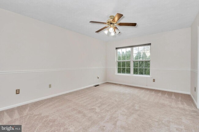 Building Photo - 465 Woodstock Ln