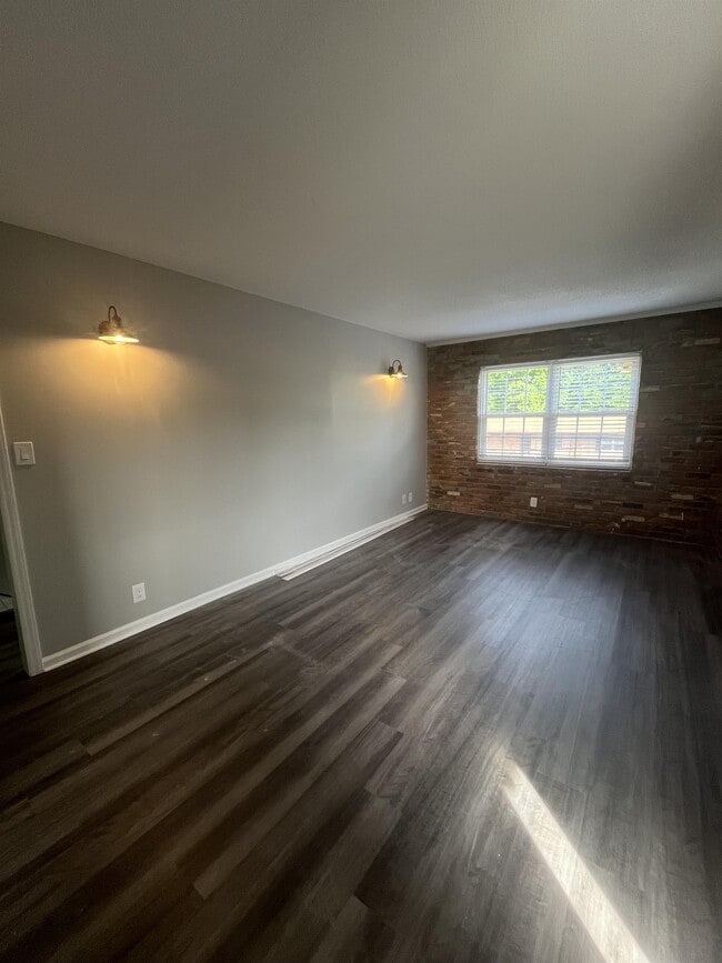 Building Photo - 356 S Cherry St