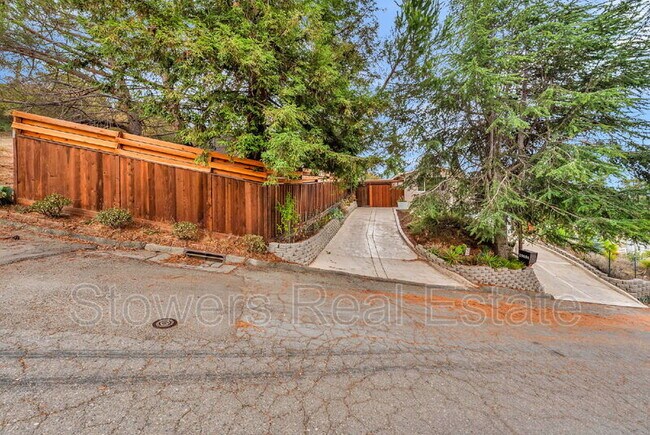 Building Photo - 25551 Maitland Dr