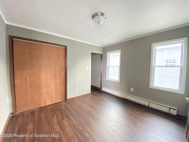 Building Photo - 416 E Elm St