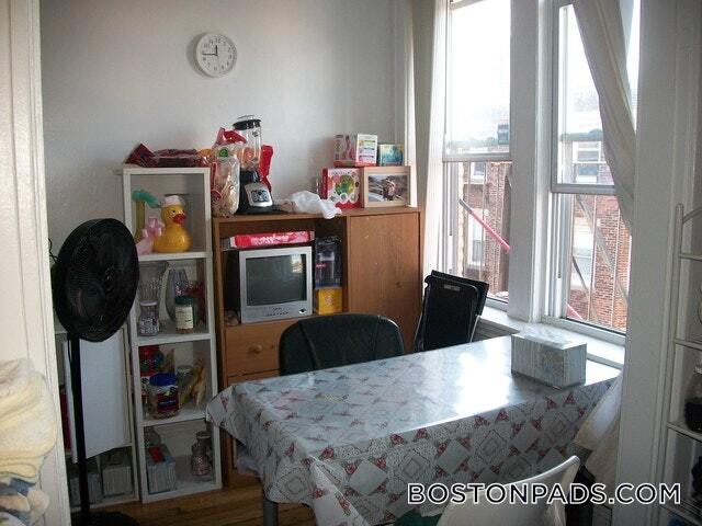 Building Photo - 121 Park Dr