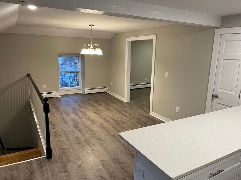 Building Photo - 37A Maple Ave