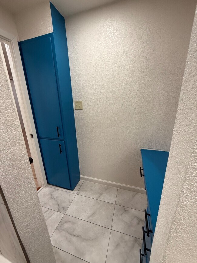 Building Photo - 4200 Gram Ln