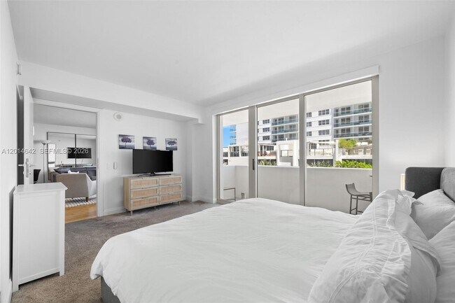 Building Photo - 9499 Collins Ave