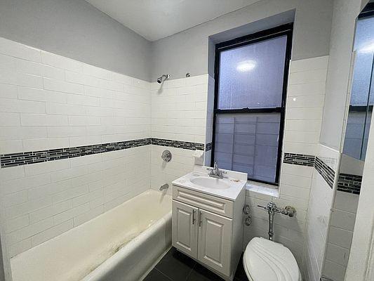 Building Photo - 2 bedroom in BRONX NY 10467