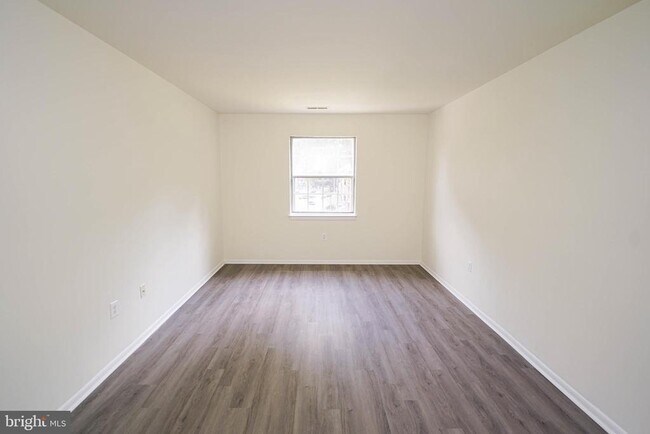 Building Photo - 802 College Ln