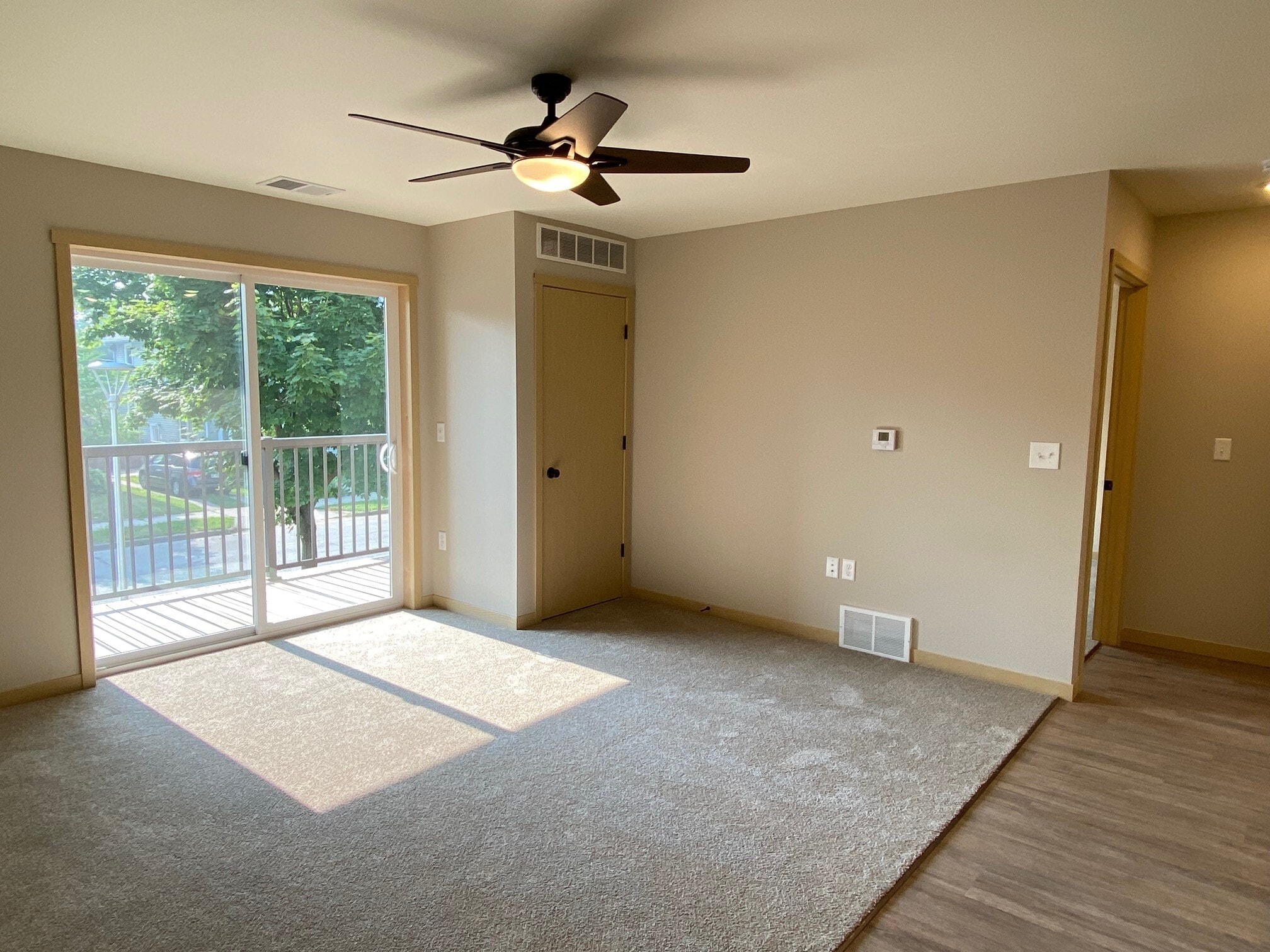 Building Photo - 604 5th Ave S