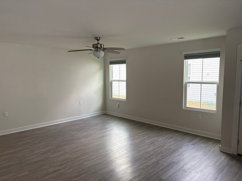 Building Photo - 18304 Patchwork Dr