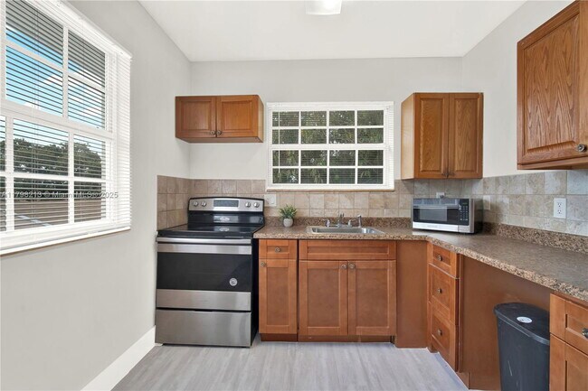 Building Photo - 10410 NW 28th Ave