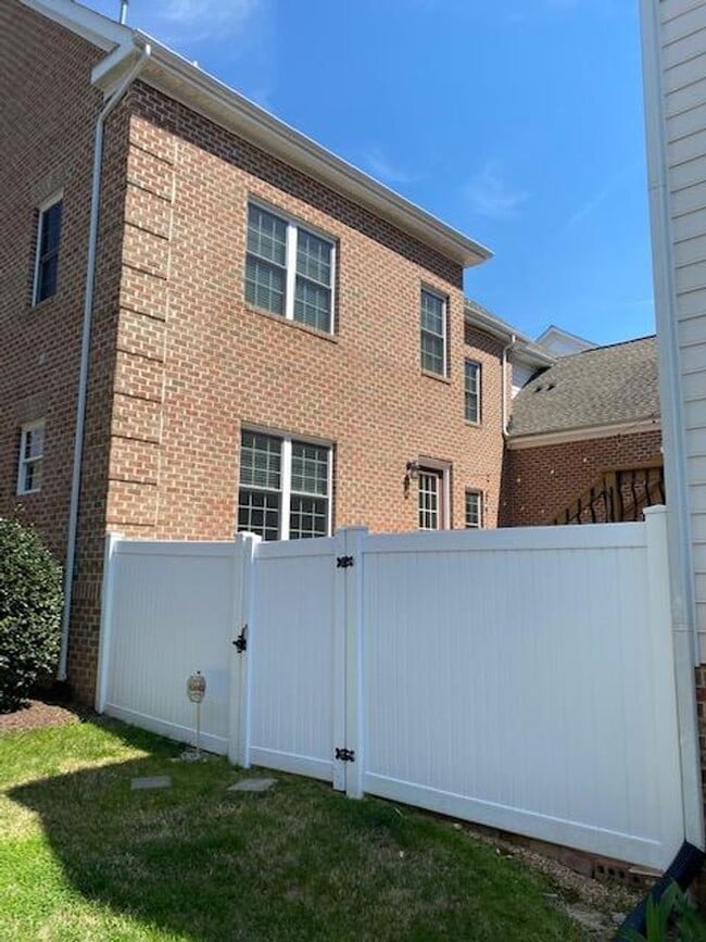 Building Photo - 5329 Center St