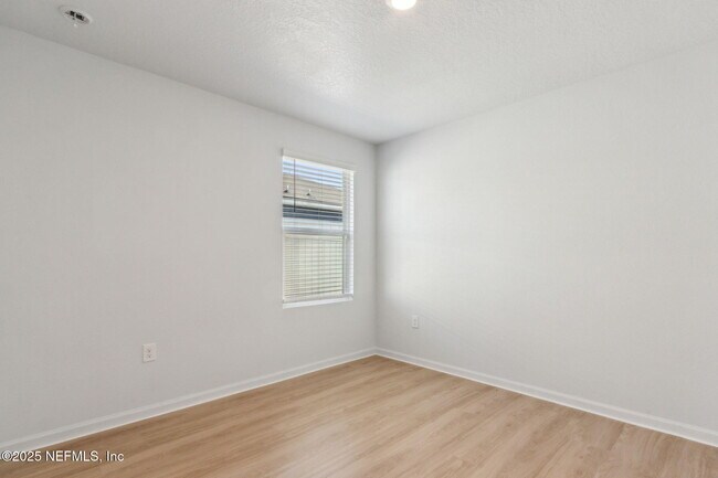 Building Photo - 65445 River Glen Pkwy
