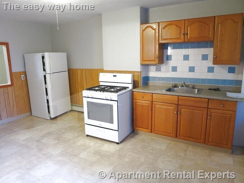 Building Photo - 13 Bristol St