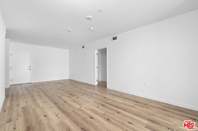 Building Photo - 5229 Willowcrest Ave