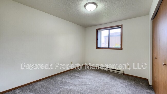 Building Photo - 3402 15th Ave S