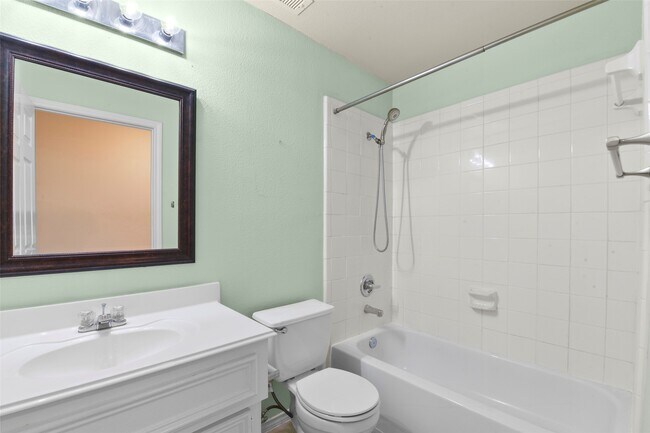 Building Photo - 2711 Polk St