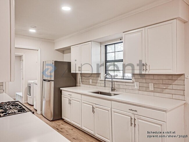 Building Photo - 8826 Bruton Rd