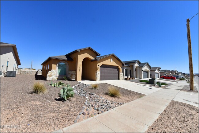 Primary Photo - 15149 Imagine Dr