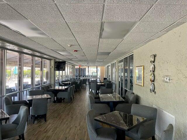 Building Photo - 220 Lake Constance Dr