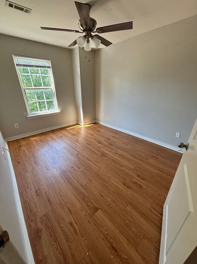 Building Photo - Valley View Estates Farmington! COMING SOON!