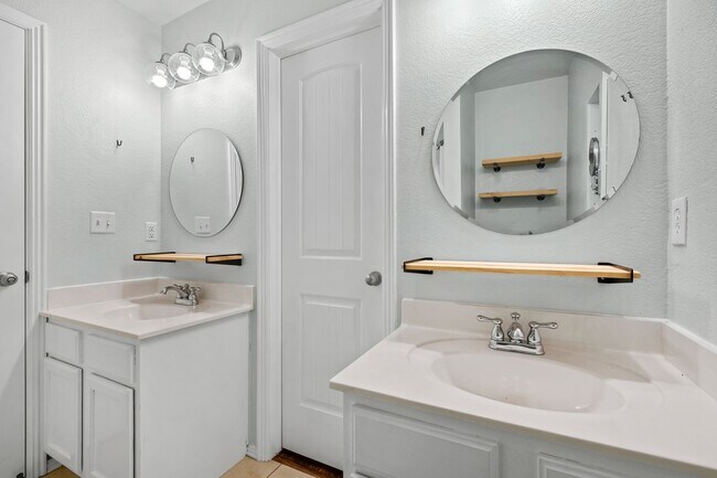 Building Photo - Wonderful two-story house