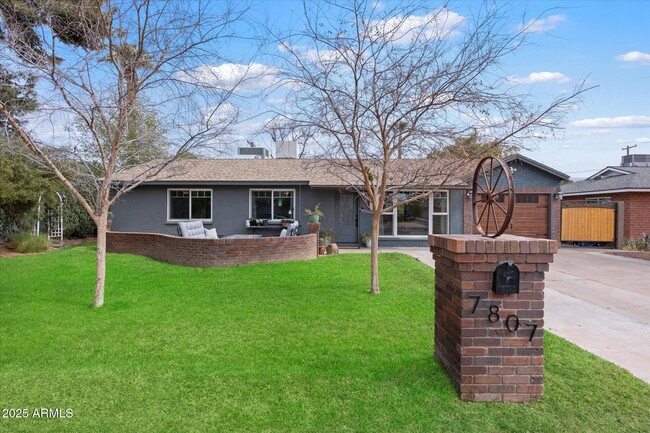 Primary Photo - 7807 N 17th Dr