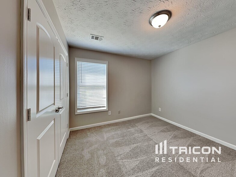 Building Photo - 2350 Dalton Park