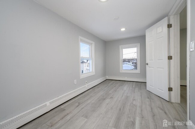 Building Photo - 408 David St