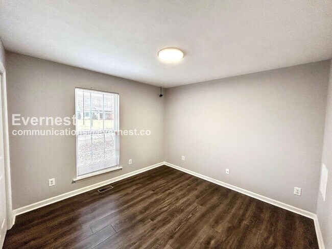 Building Photo - 1808 Lakewood Village Dr