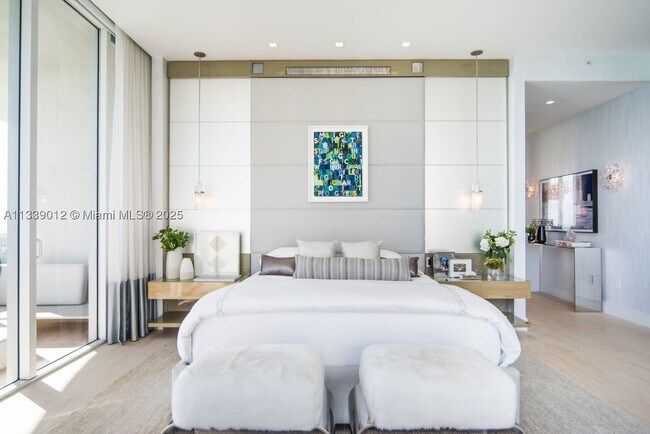 Building Photo - 16001 Collins Ave