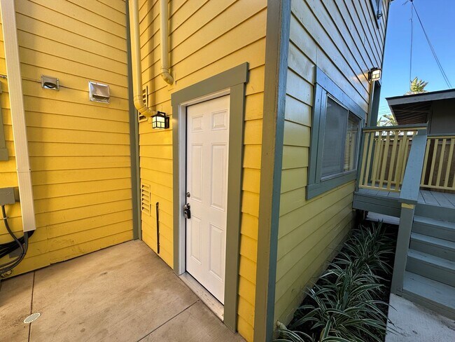 Building Photo - 678 N Shaffer St