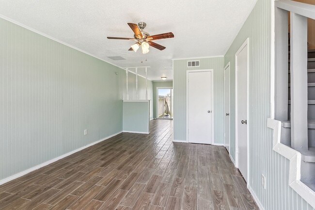 Building Photo - 1049 Tallow Tree Ln