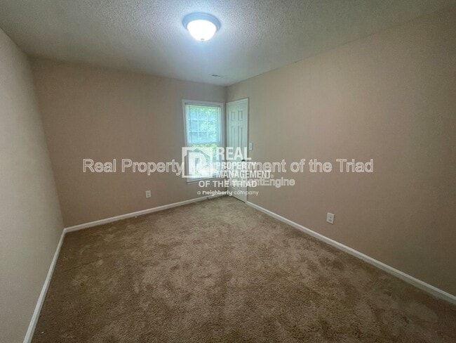 Building Photo - 4005 Sassafras Ct