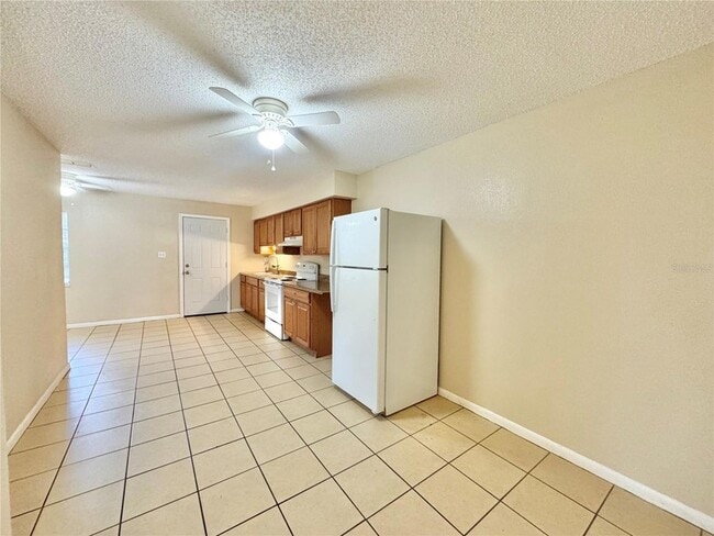 Building Photo - 2571 Elm Ave