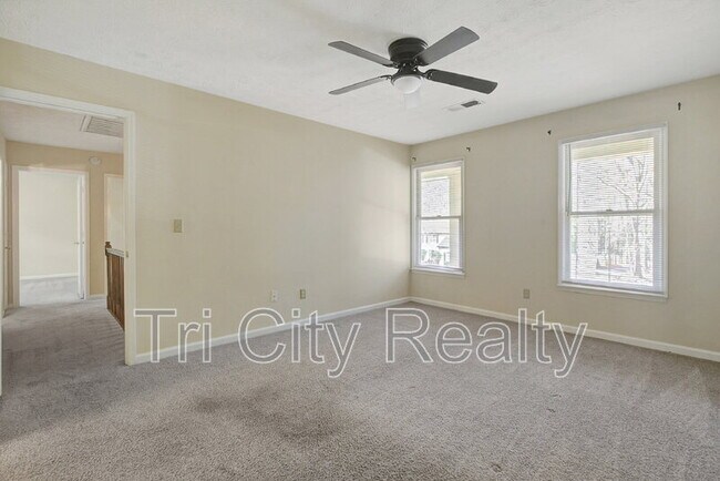 Building Photo - 216 Shadowood Ln