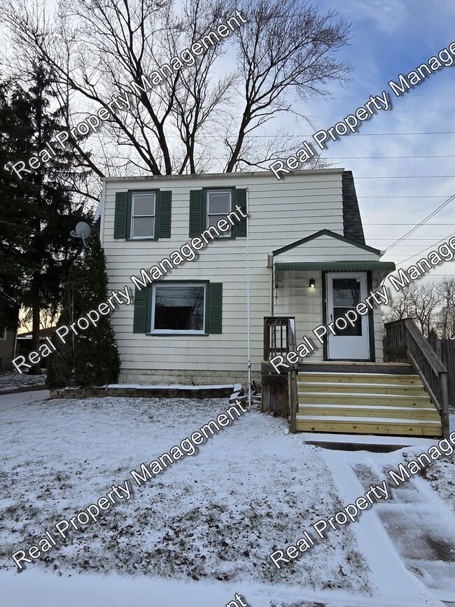 Primary Photo - Updated 2 Bedroom Home