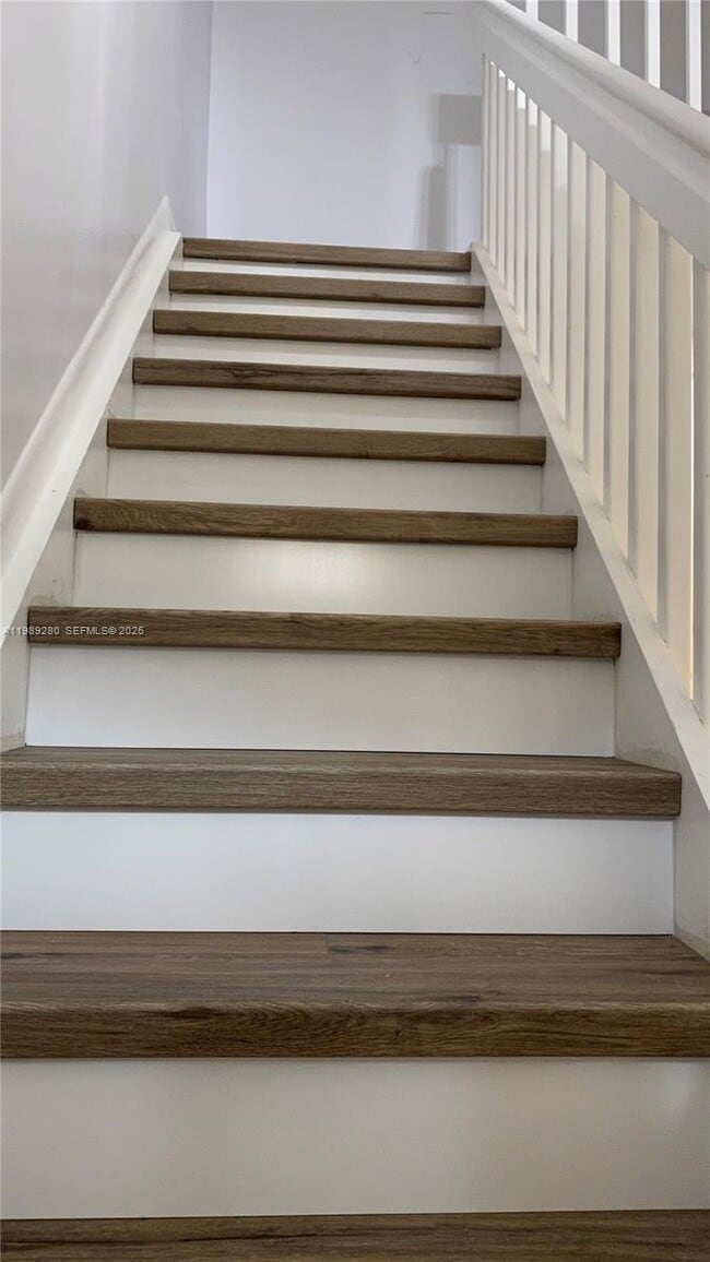 Building Photo - 543 Racquet Club Rd