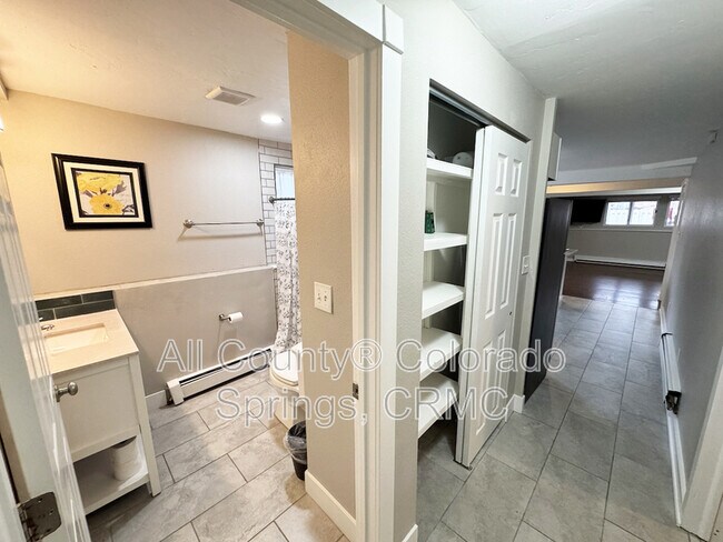 Building Photo - 2126 W Kiowa St