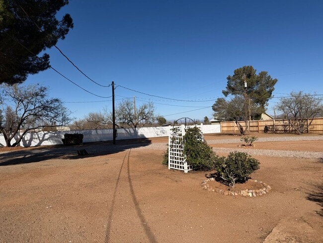 Building Photo - Fully Fenced Gorgeous Acre Property