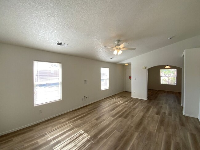 Building Photo - 3 Bedroom Single Story Home Available Near...