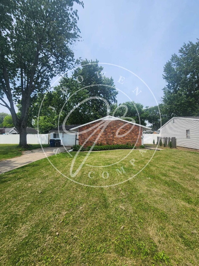 Building Photo - Charming 3-Bedroom Home in Toledo walking ...