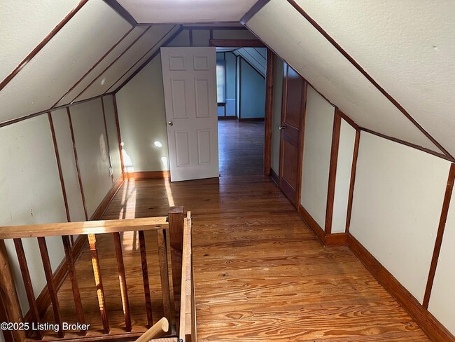 Building Photo - 332 E Esplanade Ave