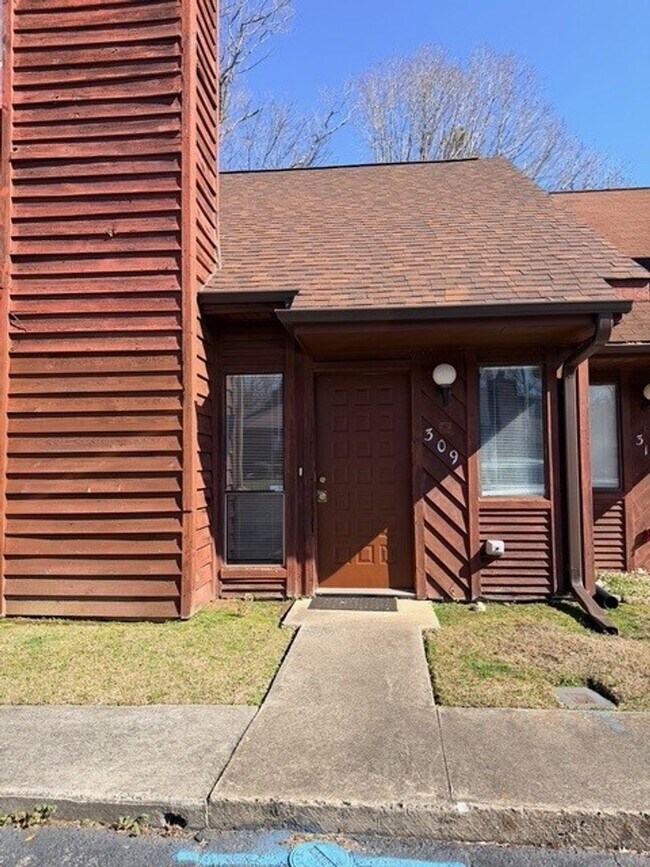 Building Photo - Rock Knoll