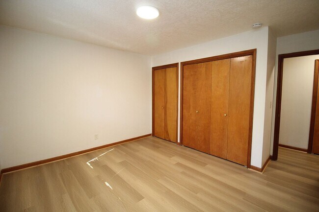 Building Photo - 3200-3236 SW Marigold St