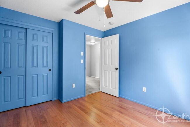 Building Photo - 8213 NE 38th Ct