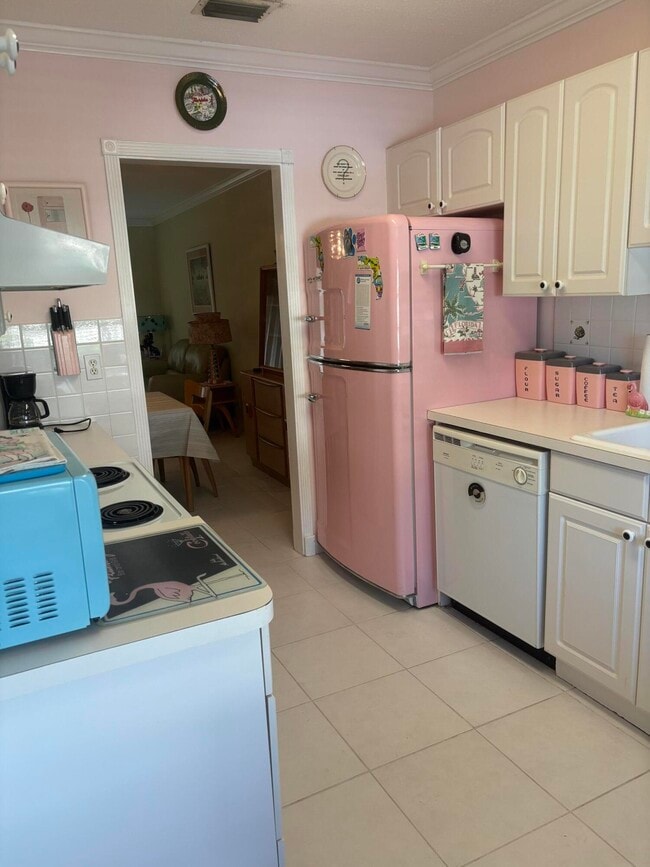 Building Photo - 8608 Bella Vista Dr