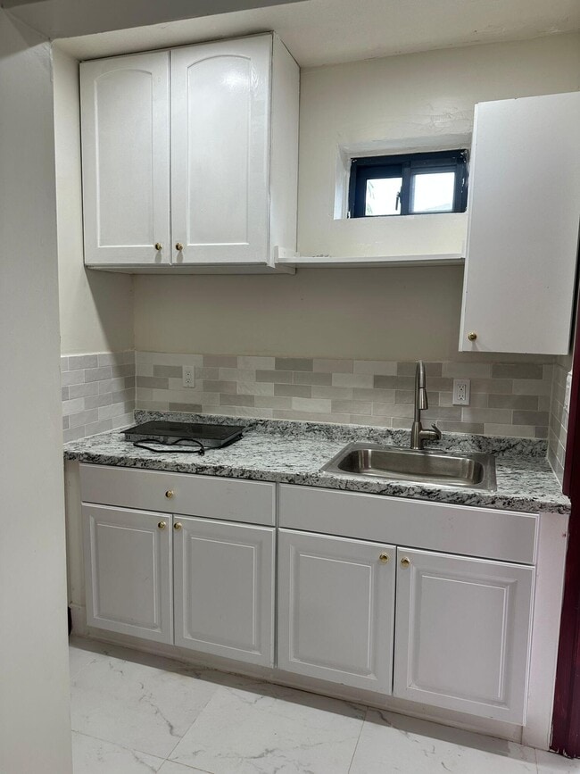 Building Photo - 421 SW 70th Terrace